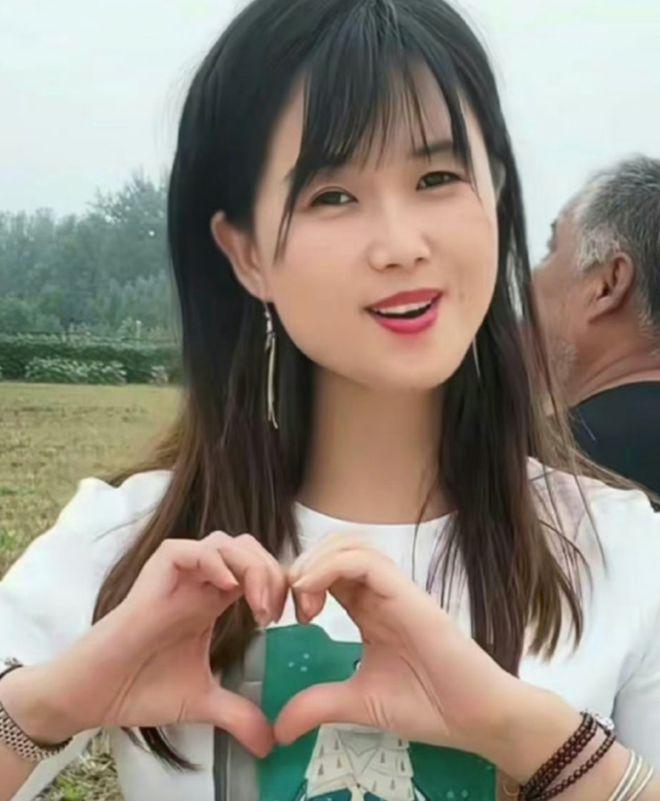 又土又甜的直男收割机，居然是中年人自己的易梦玲？