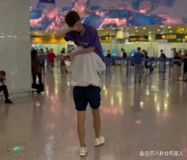 《爸哪》萌娃扎堆留学，吴尊却让孩子在中国上学