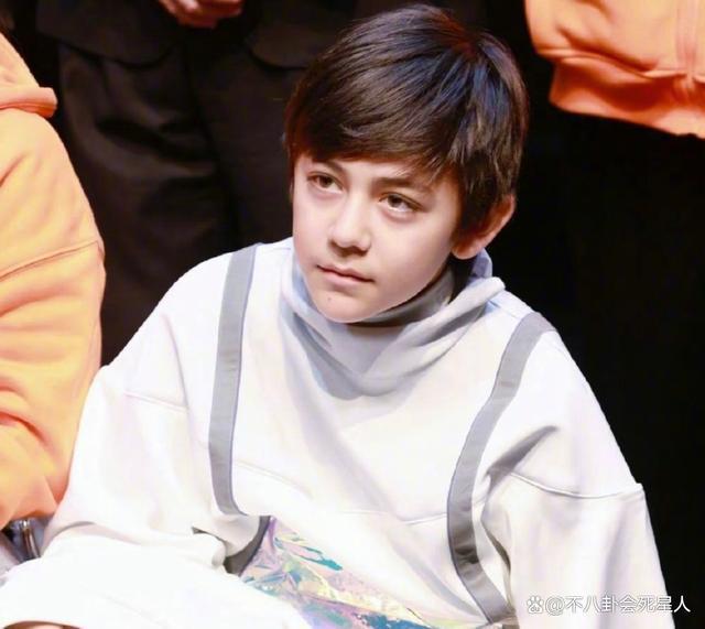 《爸哪》萌娃扎堆留学，吴尊却让孩子在中国上学