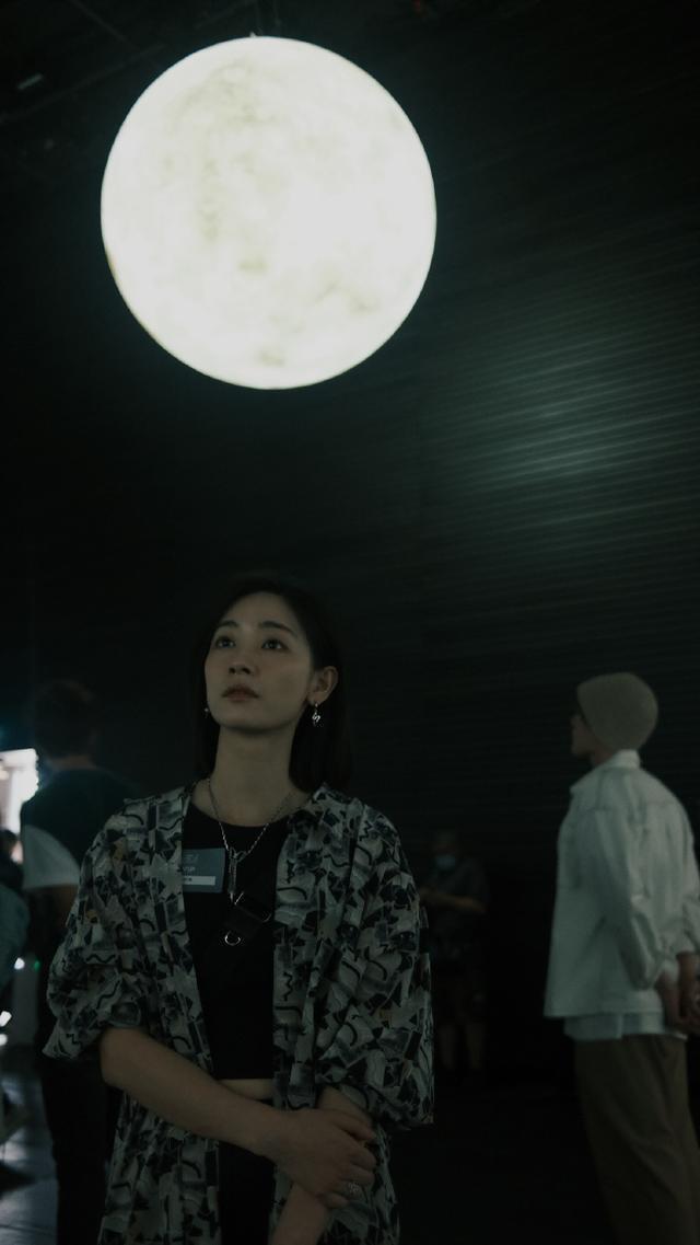 刘雅瑟谢霆锋一起参加刘德华艺术展 感受多元多彩世界