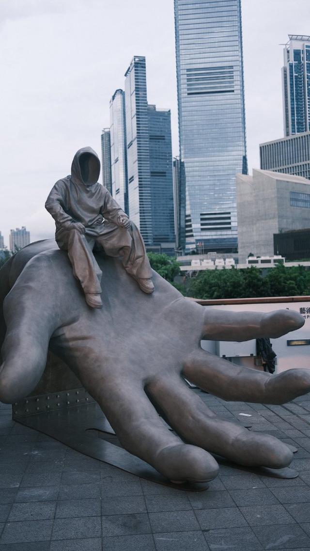 刘雅瑟谢霆锋一起参加刘德华艺术展 感受多元多彩世界