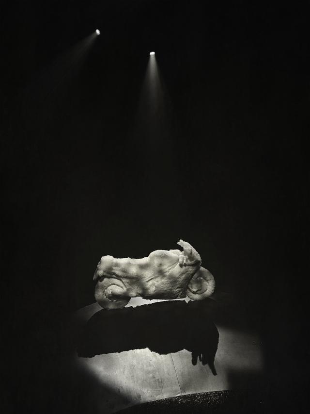 刘雅瑟谢霆锋一起参加刘德华艺术展 感受多元多彩世界