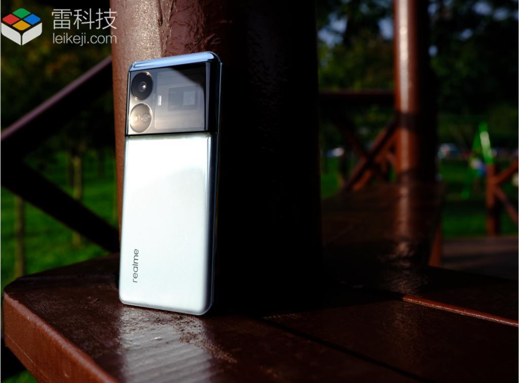 真我GT5首发评测：更“恐怖”的配置，更“温柔”的价格