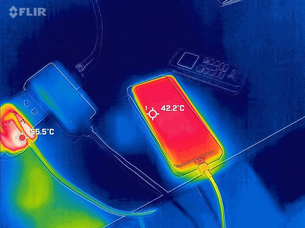 真我GT5首发评测：更“恐怖”的配置，更“温柔”的价格