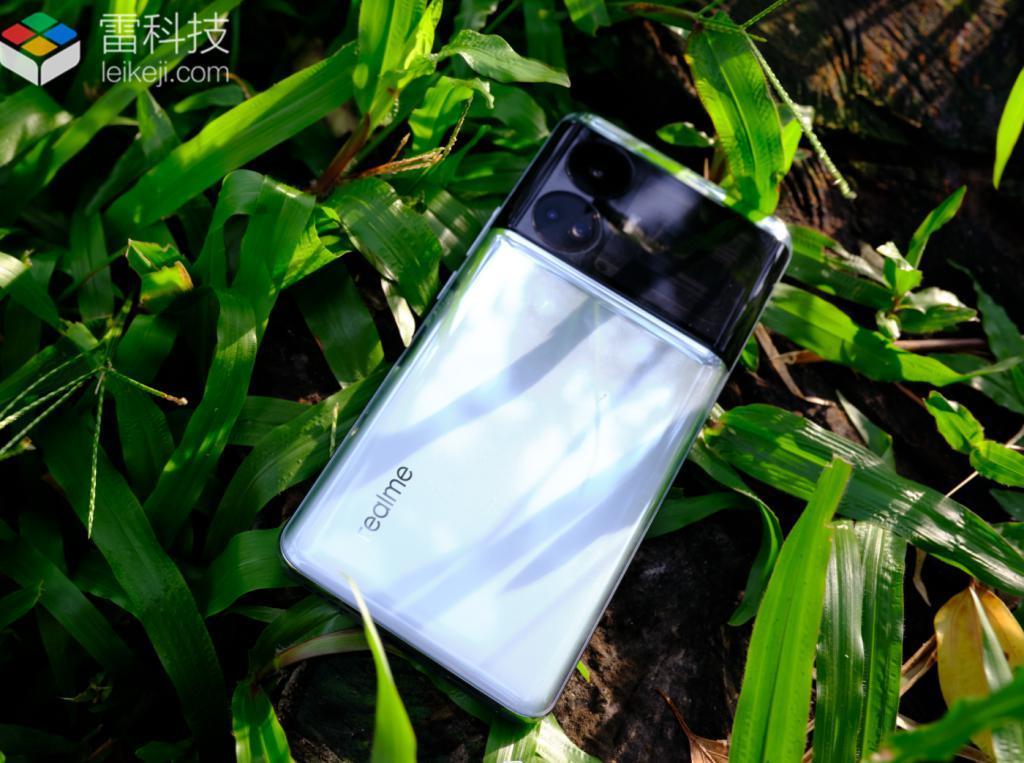 真我GT5首发评测：更“恐怖”的配置，更“温柔”的价格