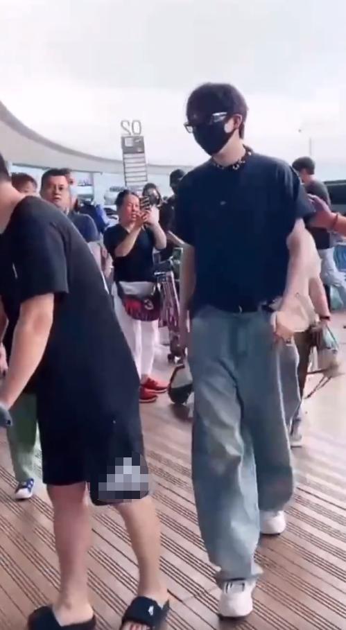 曝刘宇宁机场怼代拍 称“你都不认识我拍我干啥”