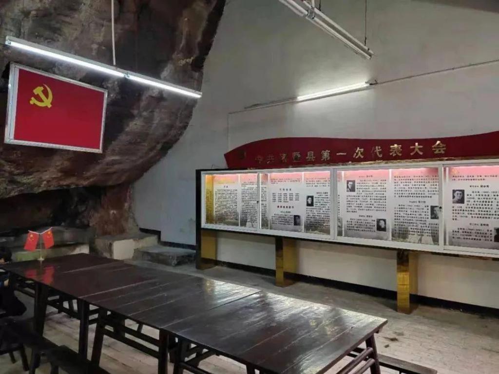 靠卖水蝉联首富，钟睒睒是什么来头？
