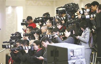 靠卖水蝉联首富，钟睒睒是什么来头？