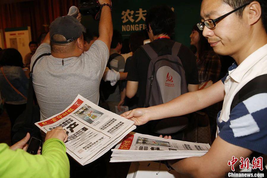 靠卖水蝉联首富，钟睒睒是什么来头？