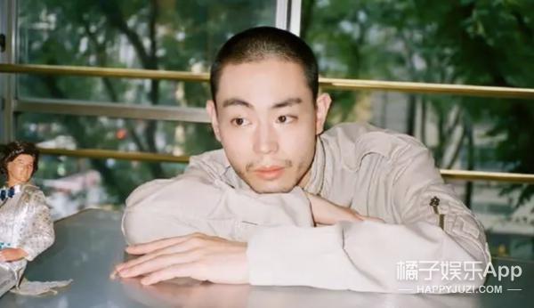 好久不见菅田将晖了，结婚两年略沧桑？