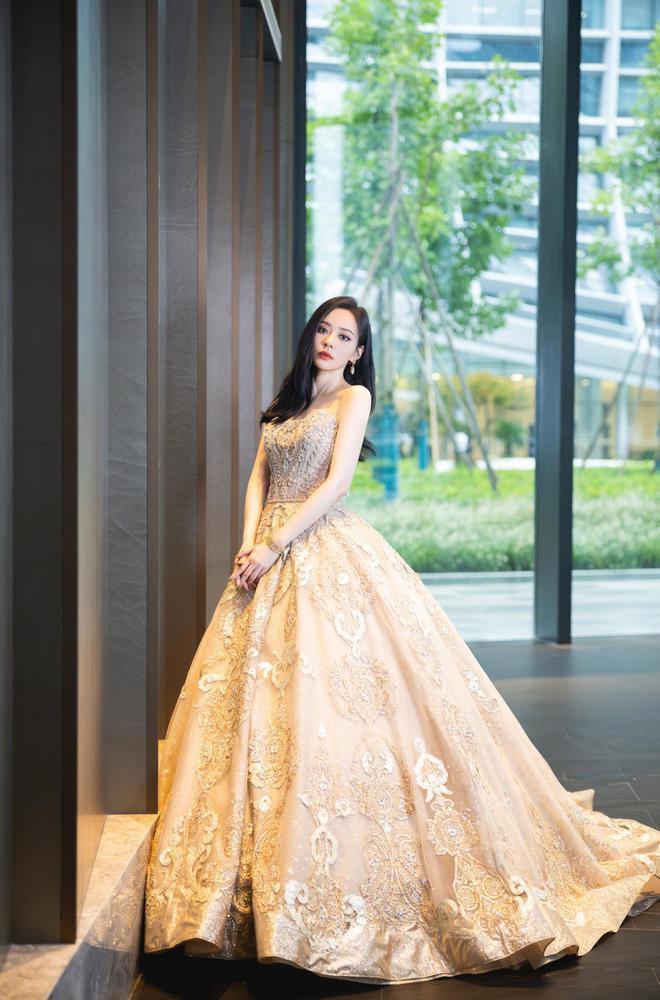 又是红毯夜！张靓颖仙气十足 邓紫棋翻车造型老气