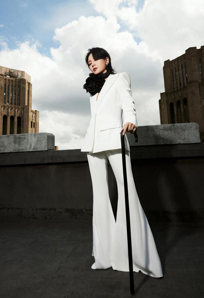 又是红毯夜！张靓颖仙气十足 邓紫棋翻车造型老气