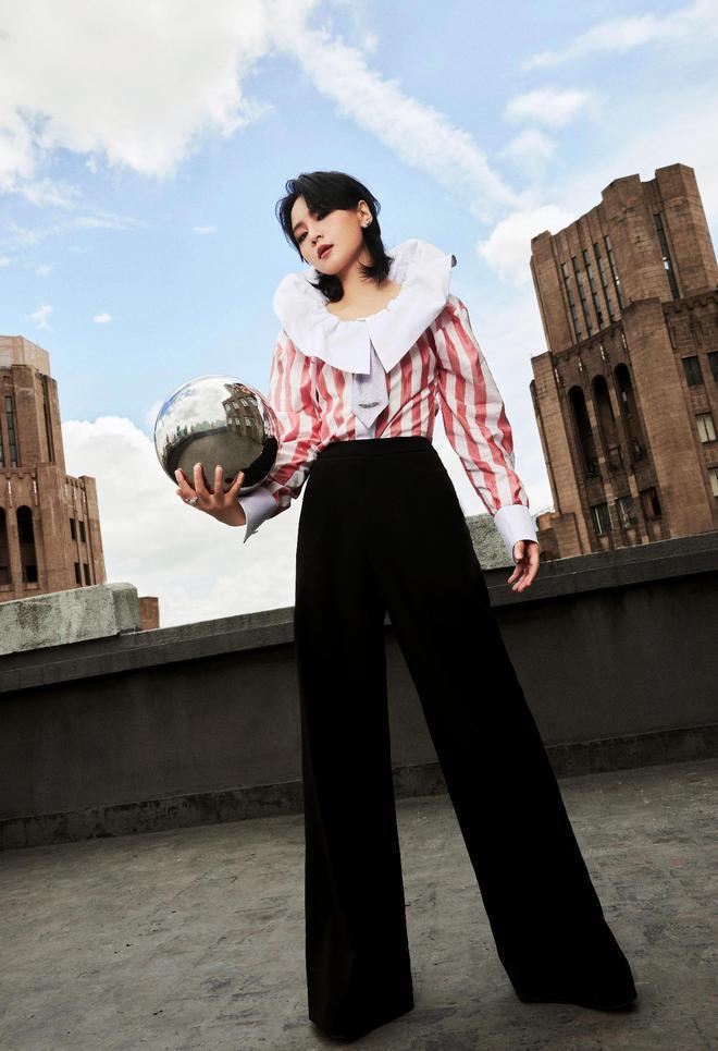 又是红毯夜！张靓颖仙气十足 邓紫棋翻车造型老气