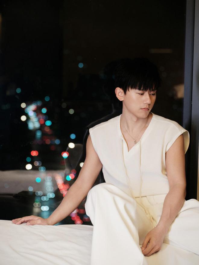 又是红毯夜！张靓颖仙气十足 邓紫棋翻车造型老气