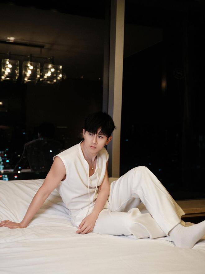 又是红毯夜！张靓颖仙气十足 邓紫棋翻车造型老气