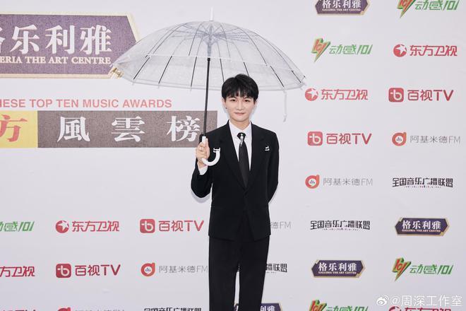 又是红毯夜！张靓颖仙气十足 邓紫棋翻车造型老气