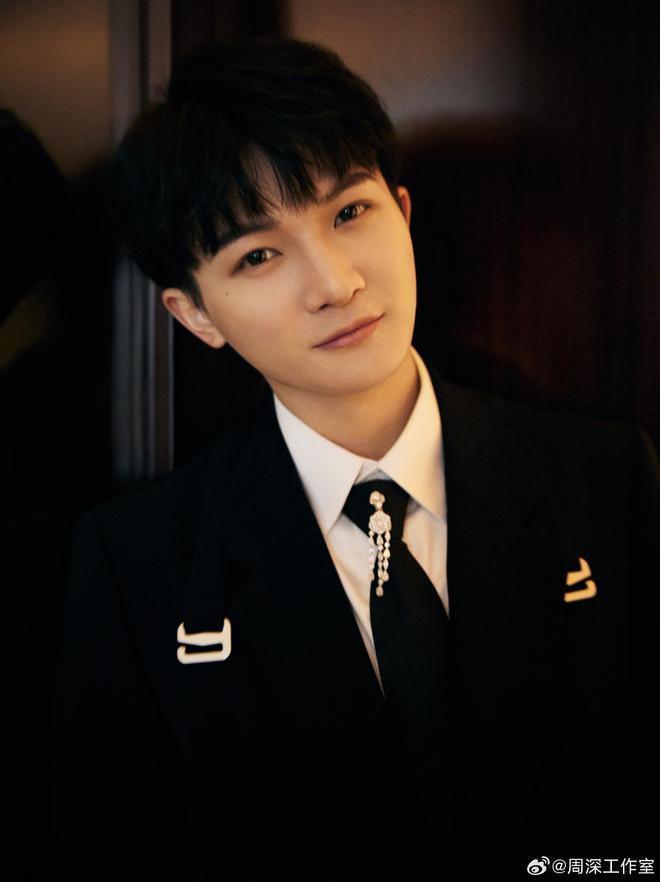 又是红毯夜！张靓颖仙气十足 邓紫棋翻车造型老气