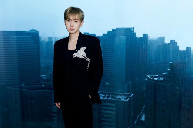 又是红毯夜！张靓颖仙气十足 邓紫棋翻车造型老气