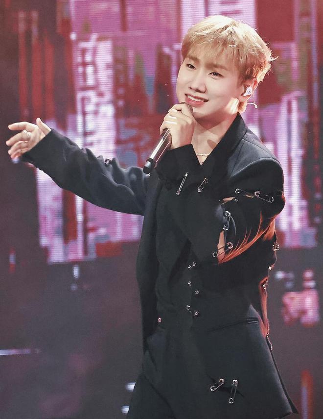 又是红毯夜！张靓颖仙气十足 邓紫棋翻车造型老气