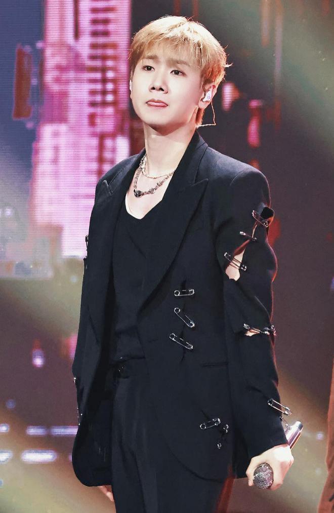 又是红毯夜！张靓颖仙气十足 邓紫棋翻车造型老气