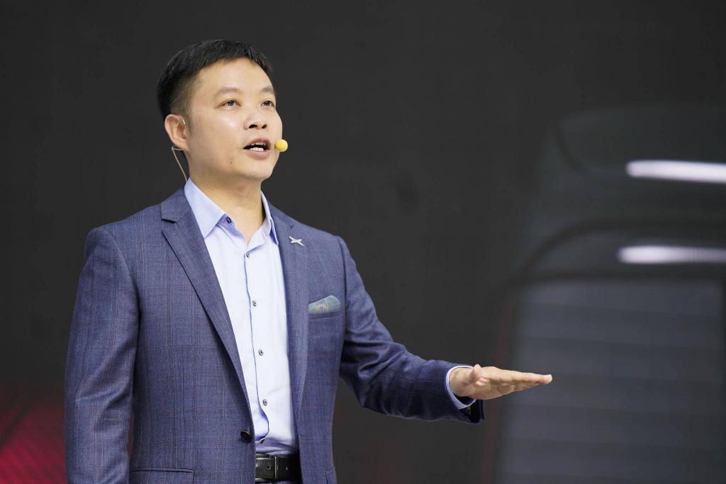 ChatGPT 企业版发布 / iPhone 15 Pro Max 本周开始大量出货 / 马斯克直播亲测特斯拉自动驾驶