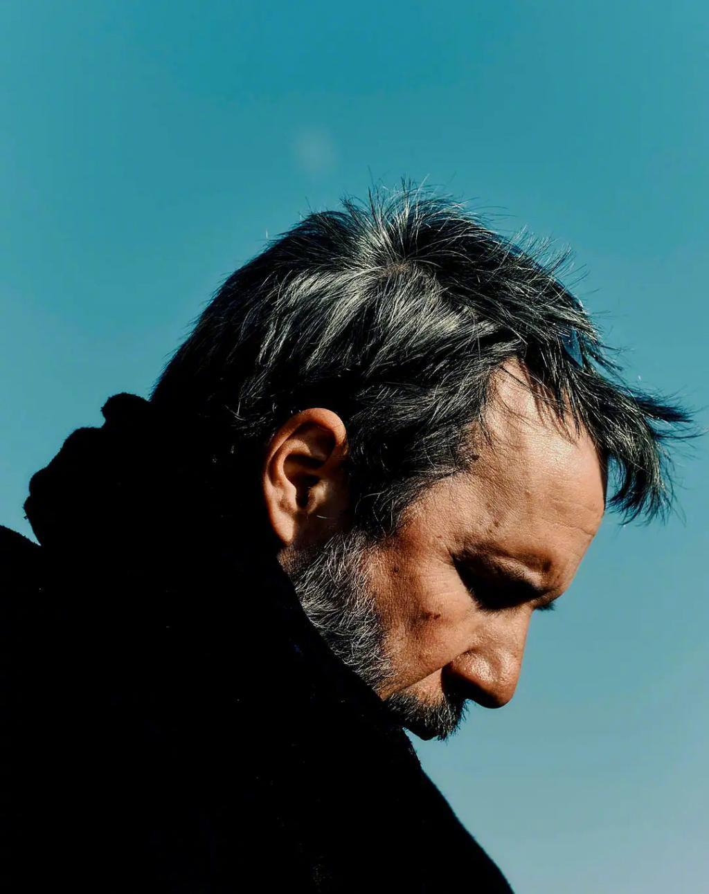 ChatGPT 企业版发布 / iPhone 15 Pro Max 本周开始大量出货 / 马斯克直播亲测特斯拉自动驾驶