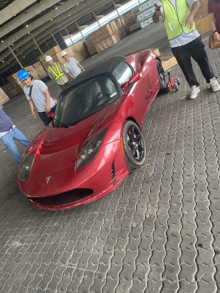 三辆被遗弃的初代特斯拉Roadster在中国被发现，将在美国进行拍卖