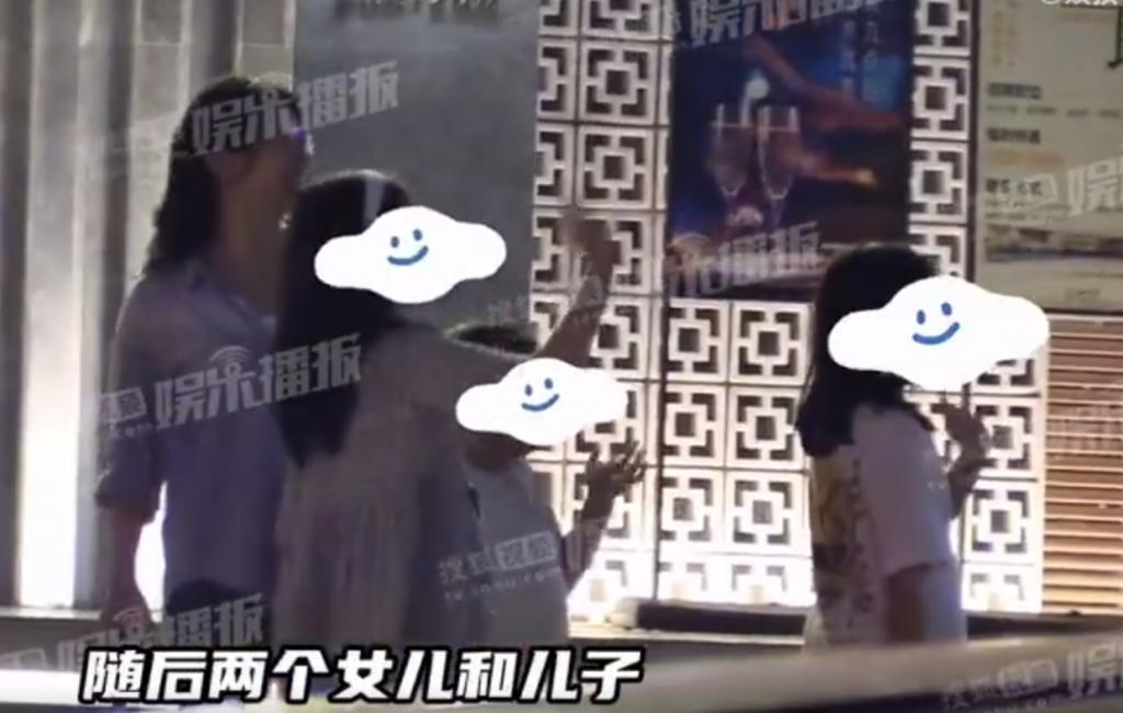 陈好一家五口现身！儿女乖巧文静颜值高，富豪老公像跟班
