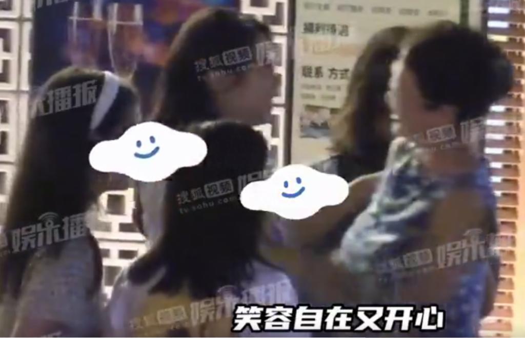 陈好一家五口现身！儿女乖巧文静颜值高，富豪老公像跟班