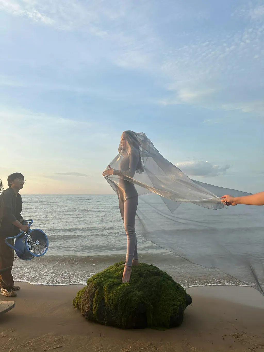 47岁舒淇，身材逆天了