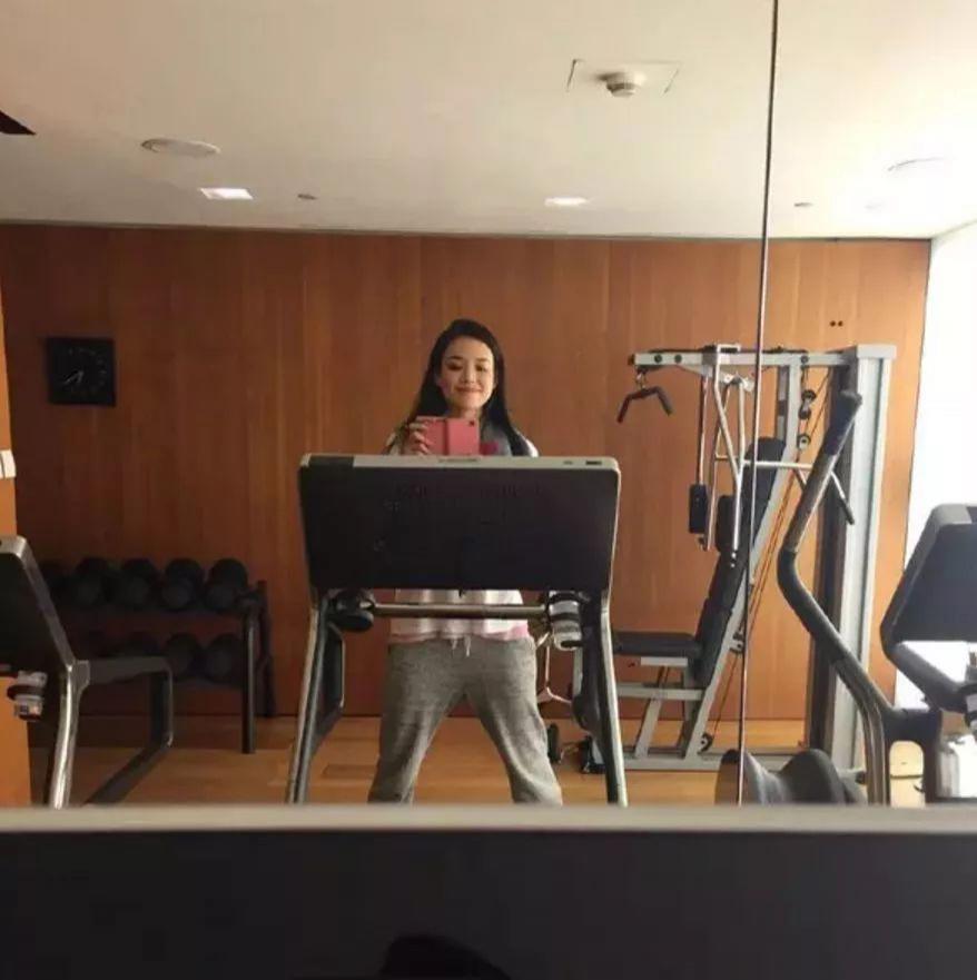 47岁舒淇，身材逆天了