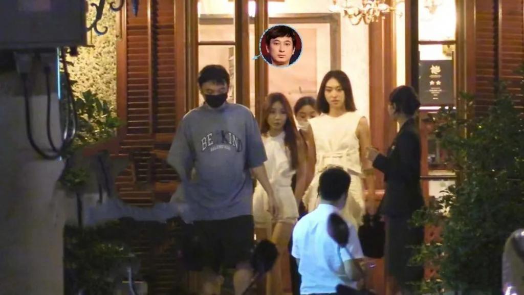 王思聪深夜带美女回家，穿7千元上衣醉酒摇晃，撞脸李小璐