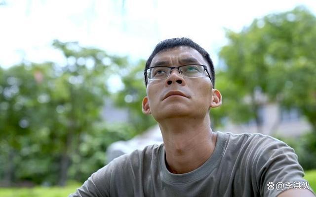 别人笑他太疯癫，他笑别人看不穿，唐尚珺决定继续复读