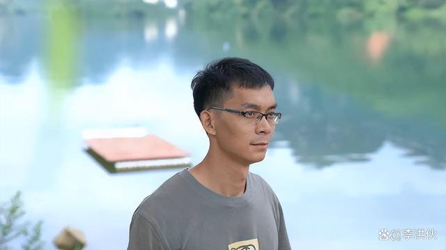 别人笑他太疯癫，他笑别人看不穿，唐尚珺决定继续复读