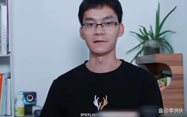 别人笑他太疯癫，他笑别人看不穿，唐尚珺决定继续复读