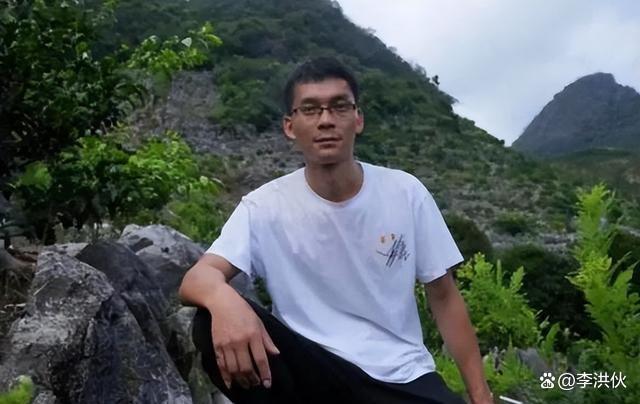 别人笑他太疯癫，他笑别人看不穿，唐尚珺决定继续复读