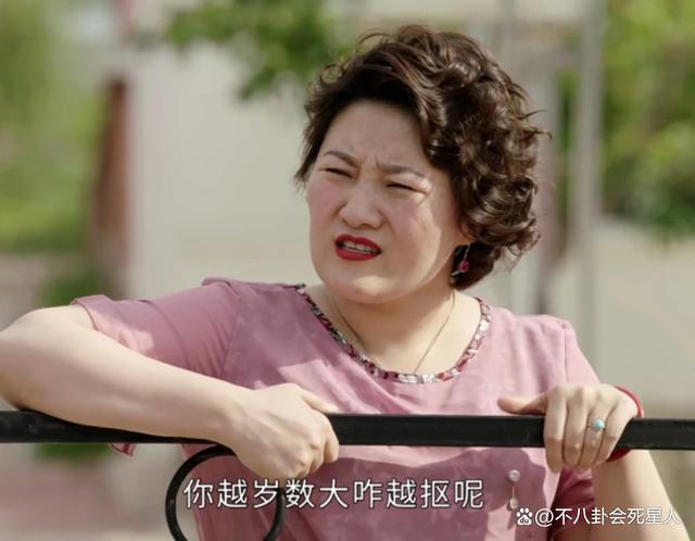 细节用心的年代大剧！演员不化妆，毛衣起球，男主“拖后腿”