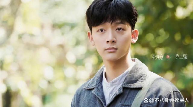 细节用心的年代大剧！演员不化妆，毛衣起球，男主“拖后腿”