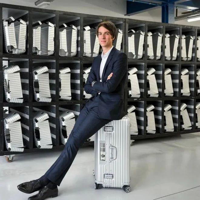 地下恋曝光！顶流女星要嫁世界首富了？！