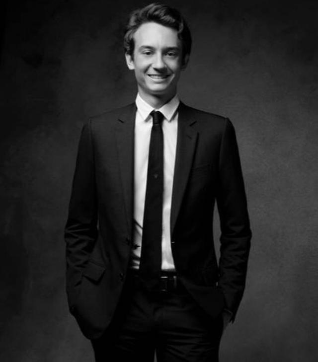 地下恋曝光！顶流女星要嫁世界首富了？！