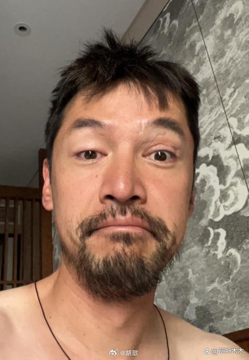 胡歌车祸发生17年后，深夜发文表自责，网友担心心理问题