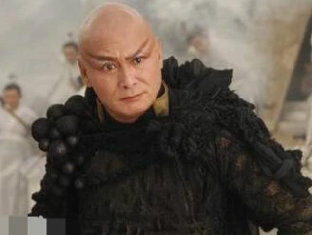 老戏骨刘家辉68岁生日，竖大拇指精神矍铄，晚年中风仍乐观