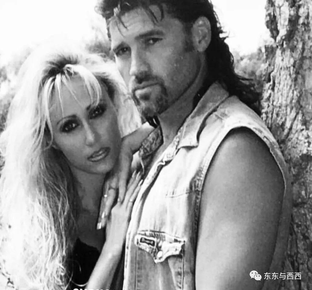 一手打造巨星女儿，母女处成闺蜜，56岁的她太会当妈了！