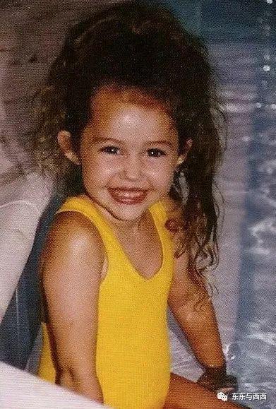 一手打造巨星女儿，母女处成闺蜜，56岁的她太会当妈了！