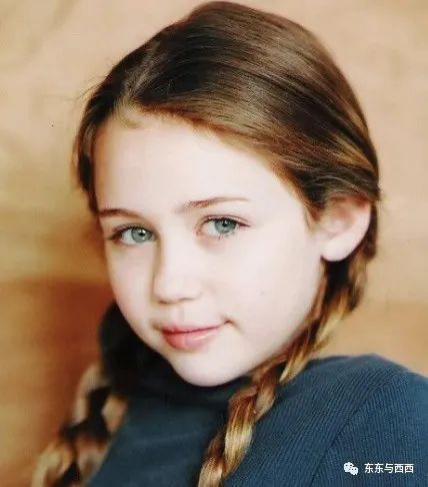 一手打造巨星女儿，母女处成闺蜜，56岁的她太会当妈了！