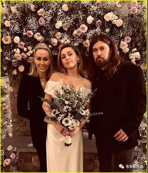 一手打造巨星女儿，母女处成闺蜜，56岁的她太会当妈了！