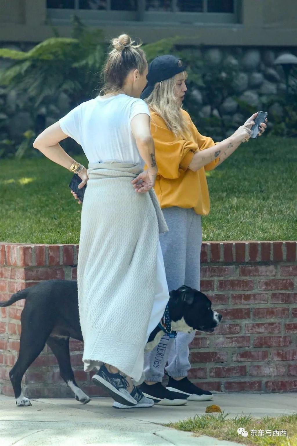 一手打造巨星女儿，母女处成闺蜜，56岁的她太会当妈了！