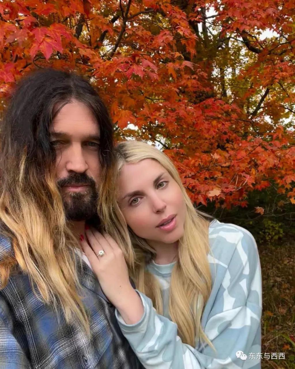 一手打造巨星女儿，母女处成闺蜜，56岁的她太会当妈了！