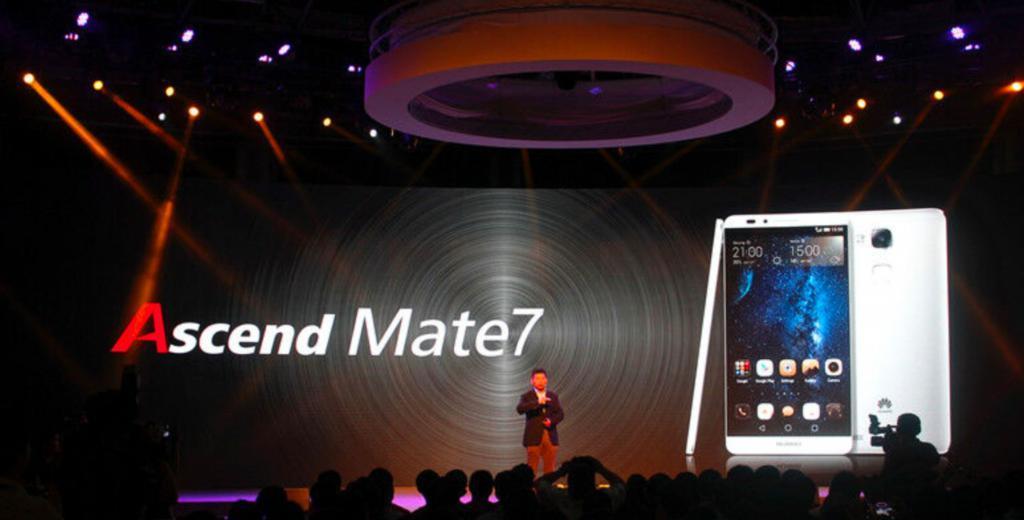 华为 Mate60 Pro 突然发布：5G 或已回归，全球首发消费级卫星通话