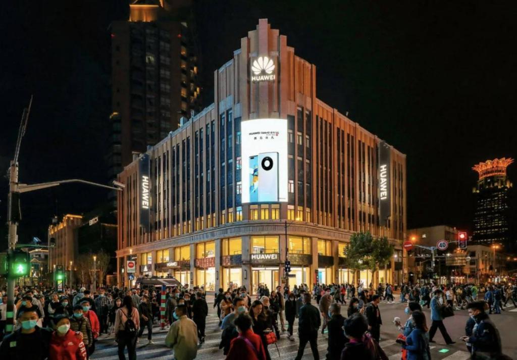 华为 Mate60 Pro 突然发布：5G 或已回归，全球首发消费级卫星通话